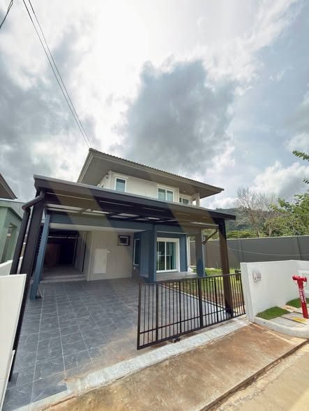 for rent New project 'Saransiri retreat, village,kohkaew area Nearby bis school 3bedroom 3bathroom 1working room Large house , at corner 9