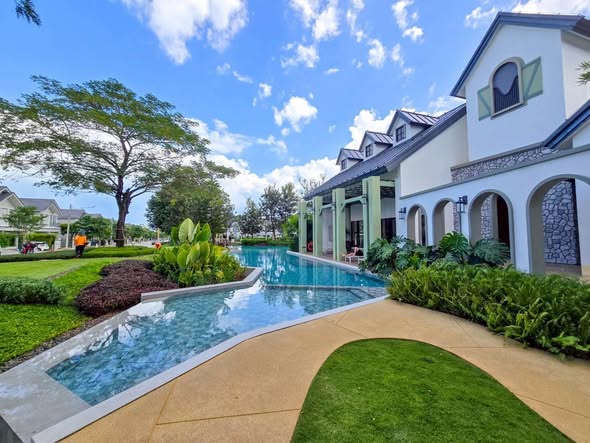 for Rent Short-term and Long-term Rentals Available Lifestyle-Focused Living Wake up to peaceful mornings, relax in your private garden, a