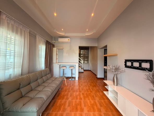 for Rent | Ready to Move In 2-Storey House * 3 Bedrooms * 2 Bathrooms * 2 Living Rooms * 1 Laundry Room * 1 Car Parking Space Pet-Friendly