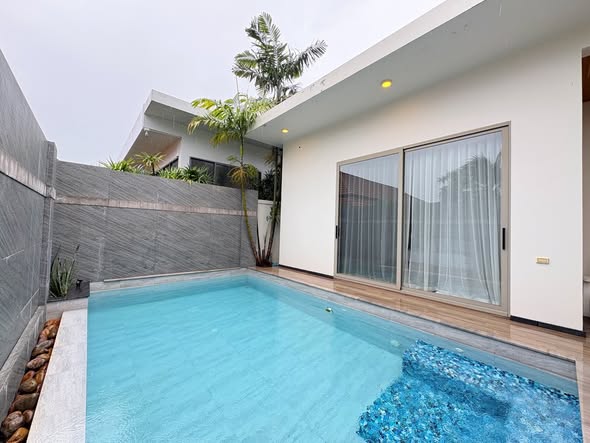 for Rent – Cherngtalay (Pasak 4/1) Private | Peaceful | Prime Location Long-Term Rent: 85,000 THB / Month Short-Term & Mid-Term Rental Ava