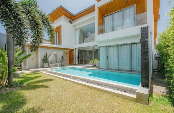 Zenithy Villa with Private Pool Located in the sought-after Pasak 8 area, this modern villa offers comf