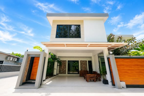 FAMILY POOL VILLA Near UWC & Thanyapura 4 BEDROOMS | 5 BATHROOMS | 2 LIVING ROOMS ONLY 70,000 THB/month Des