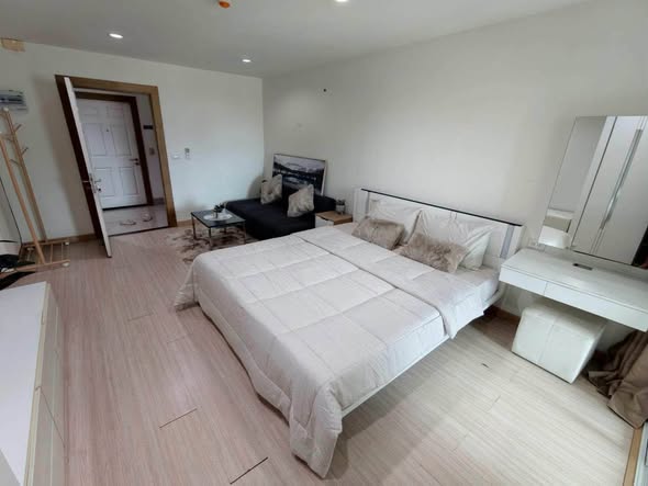 For rent 10,000/month (1 year contract) - Deposit 2 months + Advance 1 month 4mins Naka market 6mins Old Town 11mins Central Phuket Furnit