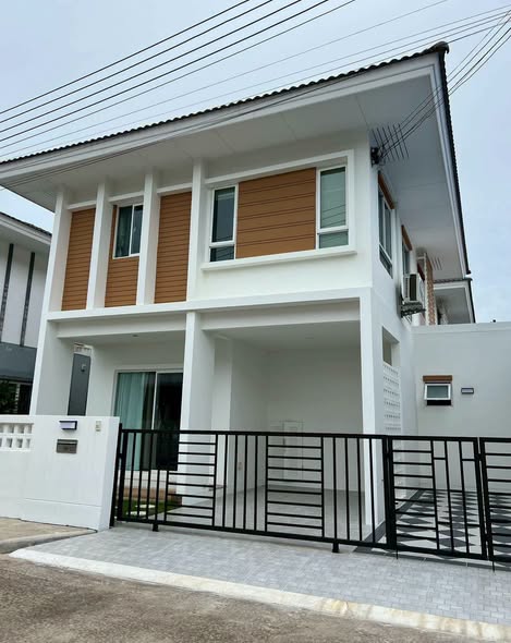 ntract) Move-in Terms • Security Deposit: THB 100,000 Home Features • Land Size: 35