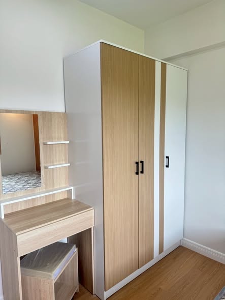 ห้อง **ชั้น 2 | 2nd Floor** **ห้องริม | Corner Unit** **1 ห้องนอน | 1 Bedroom** **1 ห้องน้ํา | 1 Bathroom** **1 ห้องนั่งเล่น | Living Room**