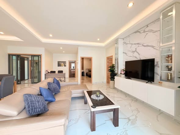 For Sale & Rent Looking for a stylish home in one of Phuket’s most sought-after neighbourhoods