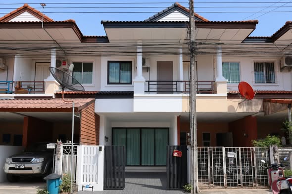 Phanason Villas Borai | พนาสนธิ์ วิลล่า บ่อแร่ ทาวน์เฮ้าส์ 2 ชั้น โซนวิชิต บ้านสวย สภาพใหม่มาก มีพื้นที่จอดรถหน้าบ้าน เดินทางสะดวก ทาวเฮาส์