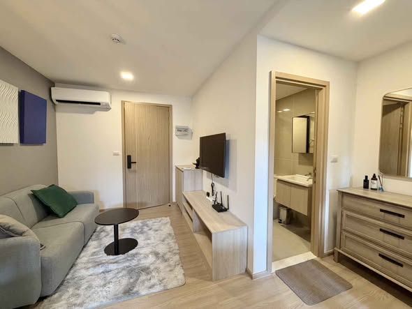 For Rent : THB 16,000/month (1-Year Contract) Terms: 2 Months Deposit + 1 Month Advance Property Details 1 Bedroom 1 Bathroom 30