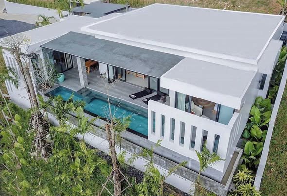 for Rent | 220K | 3BR in Cherngtalay, Phuket | Near Bang Tao Beach & Laguna ━━━━━━━━━ Villa details: • 3 Bedrooms + Maid Room • 5 Bathroom