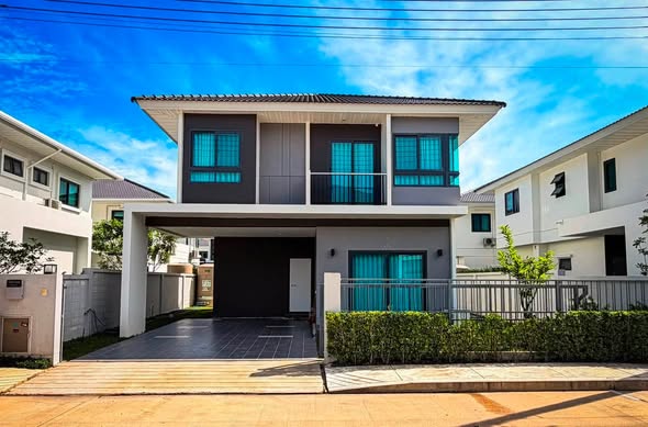 for Rent (Ready to Move In)Supalai Lake Ville Phuket 1-Year Lease: 75,000 THB/Month (No Pets Allowed) 3 Bedrooms 3 Bathrooms 2 Parking Spa