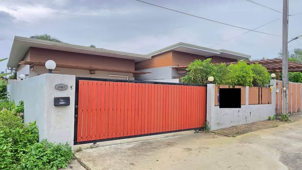 บ้านเดี่ยว พร้อมอยู่ ทําเลเทพกระษัตรี - ถลาง บ้านเดี่ยวชั้นเดียวให้ความเป็นส่วนตัว เดินทางสะดวก เข้า-ออกง่าย Sาคาพิเศษ 3.99 ล้านบาท เทพกระษั