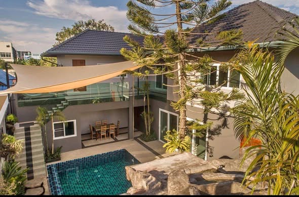THB 100,000/month | Yearly Rental 4 Bedrooms | Private Pool Villa | Rawai, Phuket Fully Furnished Spacious Layout Prime Location Contact us