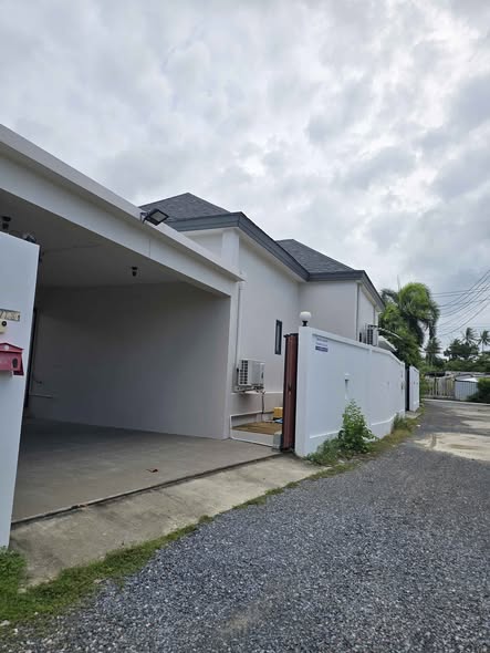 for Sale or Rent– Rawai, Phuket (Soi Wasana) Beautiful private pool villa in a prime Rawai location, offering convenience, privacy, and ea