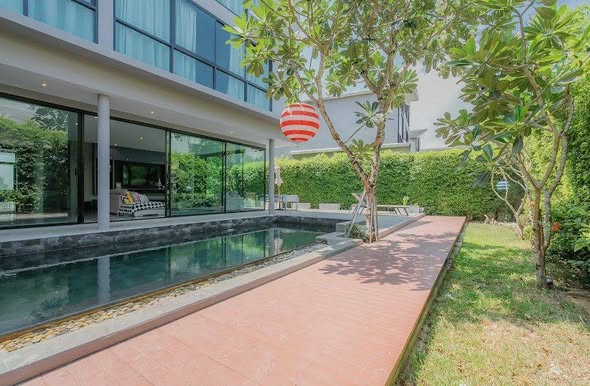 Wallaya Villa – Pasak Soi 8 Modern villa with comfortable interiors, surrounded by greenery and designed for peaceful living