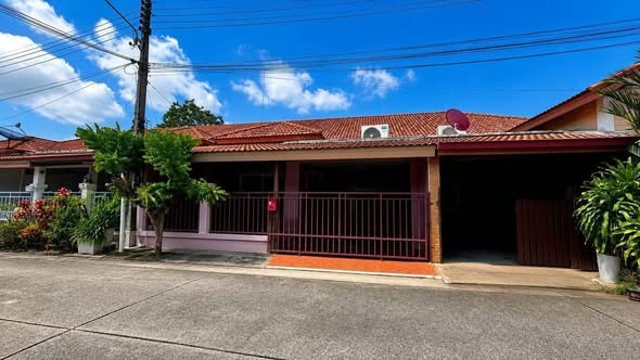 Дом в аренду 17,000 ฿ 3 спальни 2 ванные комнаты Расположен в Phuket Villa Suan Luang Это пустой дом, ждёт арендаторов, чтобы они уехали к к