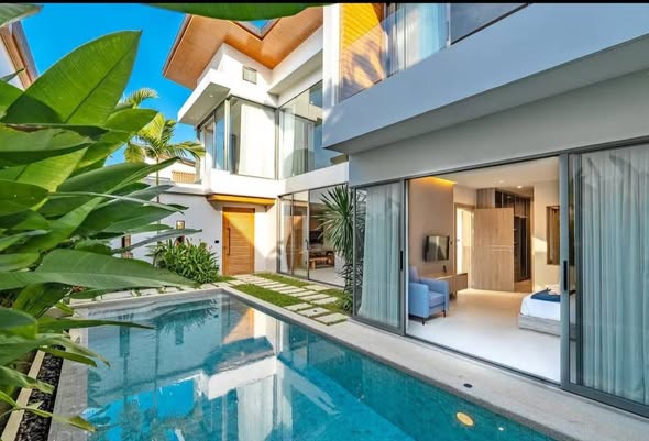 5 Bathrooms • 338 sqm Built-up Area • 262 sqm Land Plot • leasehold land, freehold villa • Private Swimming Pool • Completed / Ready to Move