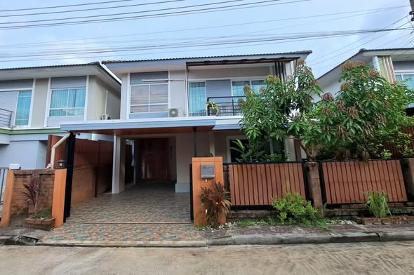 ) and Price is 42,000 baht/month with pet Property Details: • 2-Story House | Land size: 35