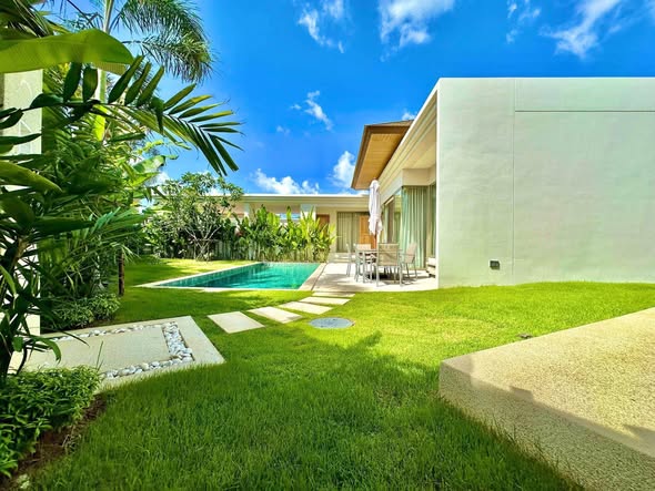 Available NOW – Trichada Azure Pasak, Cherngtalay Available from now until 5 December only 150,000 THB/month Property Details: 3 Bedrooms 3