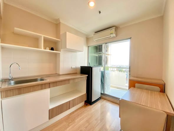 For rent 9,500 including common fees Fully furnished and has a washing machine Near the Yellow Line (Ratchada-Saengkhlaeng) MRT station On