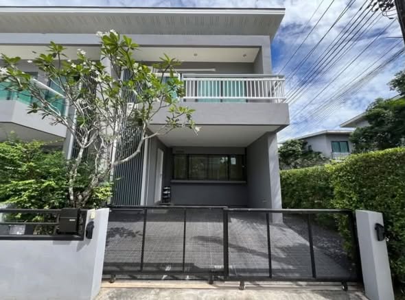 s to Blue Tree Phuket 10 mins to Laguna Phuket & Laguna Golf Close to Villa Market, Makro, Lotus’s & HomePro Near International Schools Appr