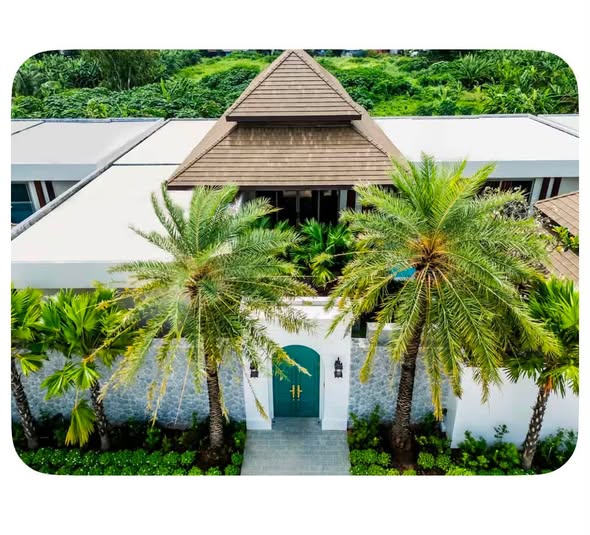GREAT DEAL – DIRECT FROM OWNER Gold Chariot Villa – Bang Tao 5 Spacious Bedrooms / 7 beds / 4 bathrooms Available for a 1-Year Contract 300