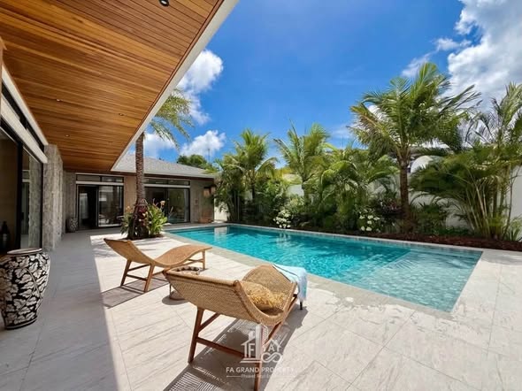 FOR SALE | Luxurious Pool Villa Located in Prime Location Rawai, Naiharn Beach Phuket Price: 32,000,000 THB (Freehold / Leasehold Availabl
