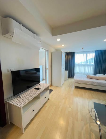 Royal Place Condo, Phuket Town Special Hot Deal: only 10,000 THB / month Building2 Floor6 Located in the Pr