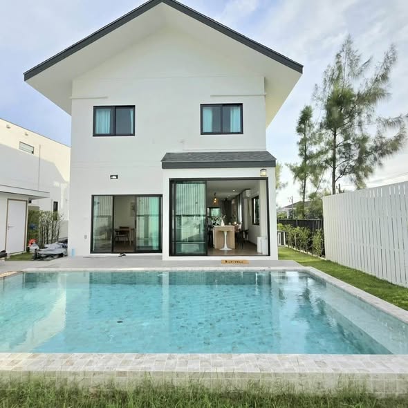 For Rent / Sale Experience luxury living in one of Phuket’s most convenient locations