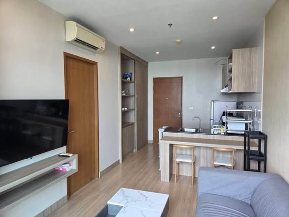 FOR RENT: Sugar Palm Residence ชูการ์ ปาล์ม เรสซิเดนซ์ 18,500 บาท/เดือน Room Details • 1 Bedroom • 1 Bathroom • Size: 38 SQ
