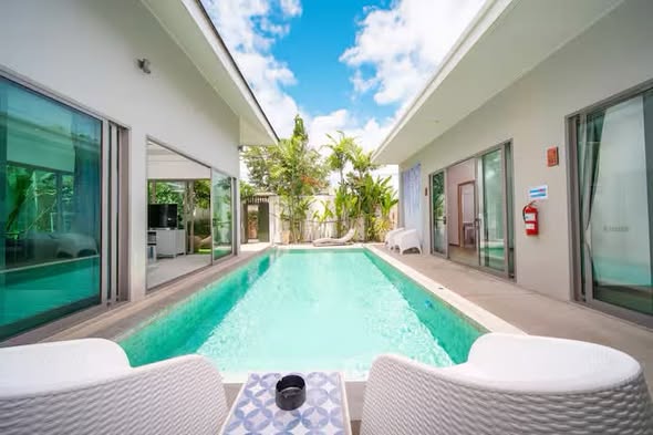 💖✨Luxury 4 Bedroom Pool Villa | Bangtao, Phuket🏝️✨ ✨เกี่ยวกับที่พัก😘 📍 ทําเลเยี่ยม ตั้งอยู่ในย่านบางเทา (Pasak – Che
