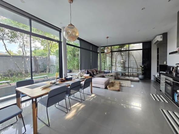 For Rent | Choeng Talay, Pasak 8 Experience comfortable tropical living in this private villa, ideally located in the sought-after Pasak a