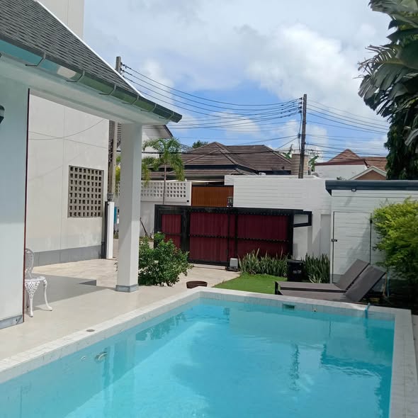 *2bed2bath *Living room *Car park *Garden *Swimming pool *Small pet allowed *Price 65000/m. For 1 year contract *Free water *Electric pay by