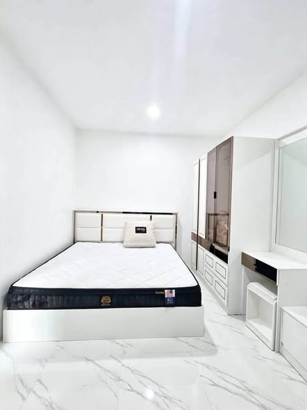 for rent (good view near cafe) 2 Beds | 1 Bath 1 cat allowed Fully furnished ready to move in