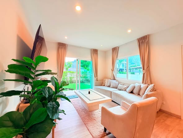 for Rent Property Details • 4 Bedrooms • 3 Bathrooms • Parking for 2 Cars Features & Appliances • Water Heaters • Pizza Oven • Dishwasher