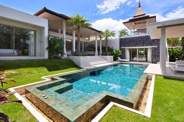 contract ** **One month commission for yearly contract ** Stunning 4 bedroom Villa Cherngtalay Phuket The highlights include: Stunning mount