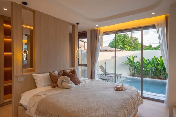 Parichat Pool Villa, ฉลอง พูลวิลล่าสไตล์โมเดิร์นทรอปิคอล ออกแบบเพื่อความเป็นส่วนตัวและความสบาย โอบล้อมด้วยพื้