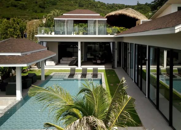 Luxury Sea View Villa | Rawai, Phuket 4 Bedrooms | 5 Bathrooms 450 sqm built-up | 650 sqm land Highlights: • In