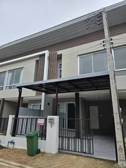 ownstairs) Living room, kitchen, and laundry/utility area Fully decorated and ready to move in **Atmosphere:** Nice, peaceful, and pleasant