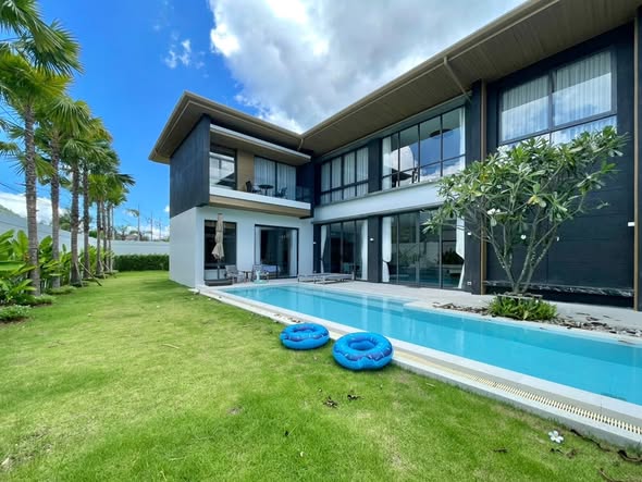 Land Area Property Highlights 5 Bedrooms + 1 Maid’s Room 6