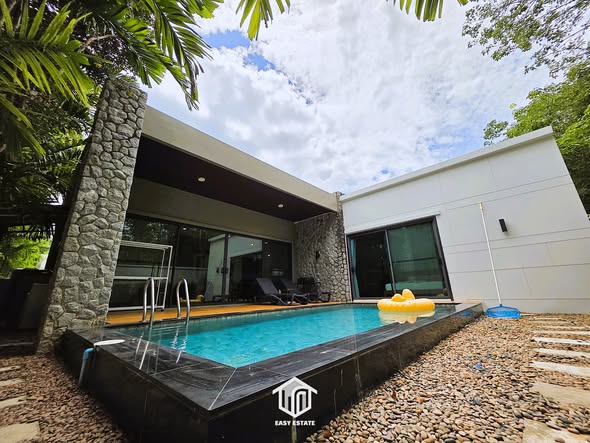 FOR RENT | 75K | 2BR IN CHALONG, PHUKET | NEAR BCIS & RAWAI BEACH ━━━━━━━━━ Villa Details: • 2 Bedrooms | 2 Bathrooms • Private Swimming P