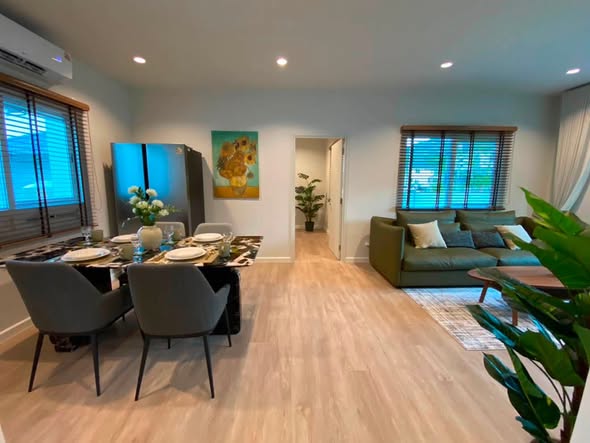 oms 3 Bathrooms Cozy Living Room Fully Equipped Kitchen 2-Car Parking Land Size: 236