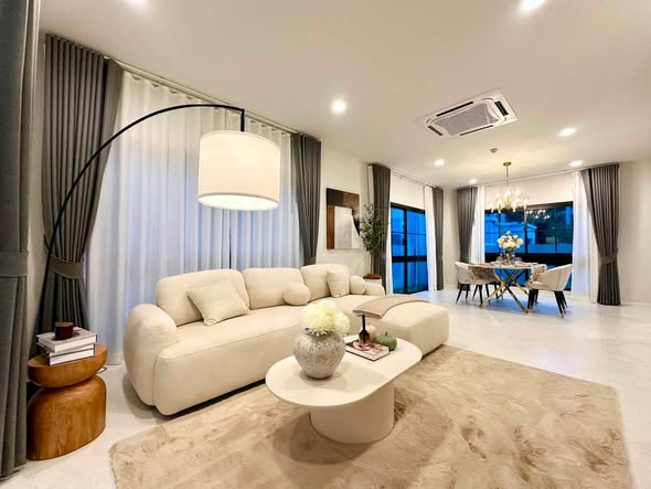 FOR RENT & SALE • Brand New House in Setthasiri Kohkaew Retreat Rental Price: 140,000 THB/Month (1-Year Contract) Terms: 2 months deposit