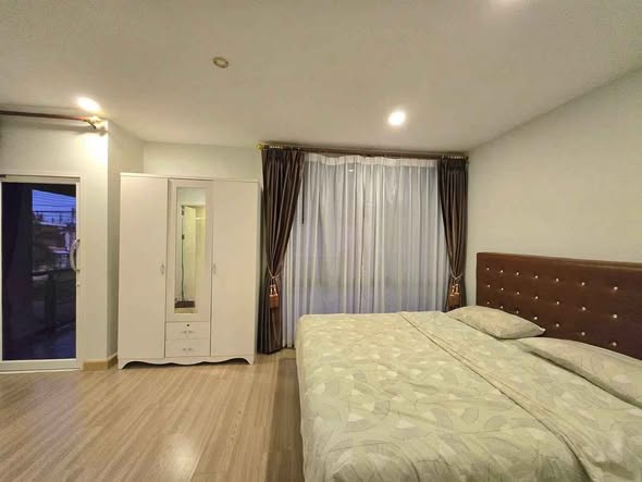 for rent at Kathu just 15-20 minutes far from Patong, 3 bedrooms, 2 bathrooms with fully furnished, 1 living room, thai kitchen