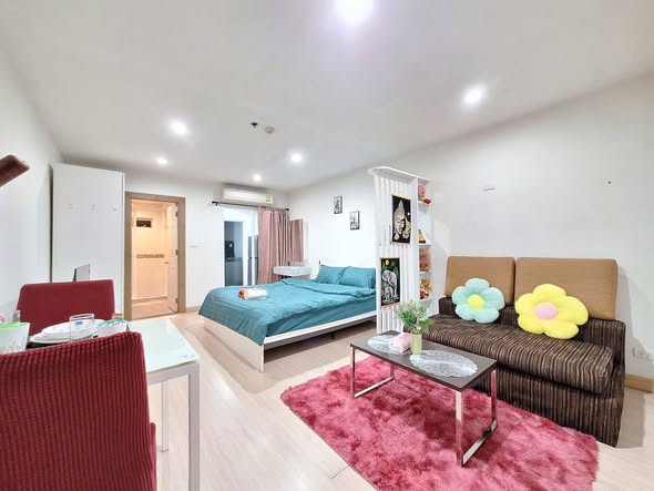 The View Condo Suan Luang(near a park) Conveniently located near cafes, restaurants, and shopping malls