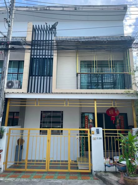 ปล่อยเช่าบ้านทาวน์เฮาส์ 2 ชั้นบ้านหัวมุม หมู่บ้านวิลล่าธานทอง7 พิกัด ในเมือง ต.วิชิต 3 ห้องนอน | 3 ห้องนํ้า | 1 ห้องนั่งเล่น | 2 ห้องอเนกประ
