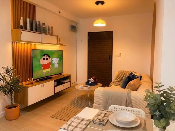 • 1 Bedroom • 1 Bathroom • 1 Kitchen • 1 Living Room • Beautiful city and mountain views • Fully furn