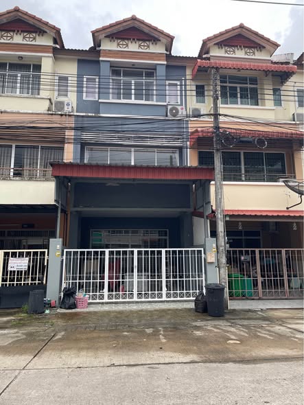 for sale and rent at Kathu 4 ห้อง ส่วนตัว 3 ห้องน้ํา 1 ห้องโถงใหญ่ 1 โซนห้องด้านหลัง ไว้ทําครัว ว่างพร้อมดู เหมาะสําหรับธุรกิจ โฮมออฟฟิศ ร