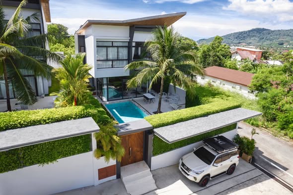 FOR RENT Contemporary 3-Bedroom Private Pool Villa in Rawai Set in the peaceful hillside neighborhood of Saiyuan, this beautifully designe