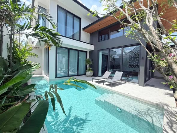 for Rent Chalong Villas Rental Price: THB 160,000 / month (1-Year Lease Contract) 4 Bedrooms 4