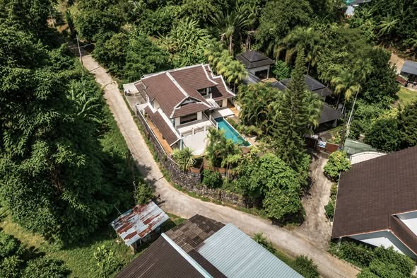 Pool Villa Kathu | พูลวิลล่ากะทู้ พูลวิลล่าโซนกระทู้ สไตล์โมเดิร์น ที่มีกลิ่นอายทรอปิคอล เปิดรับวิวภ